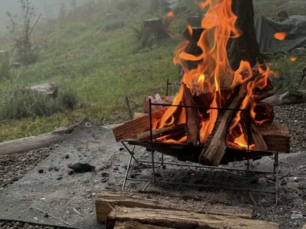 焚き火台から落ちた熾火