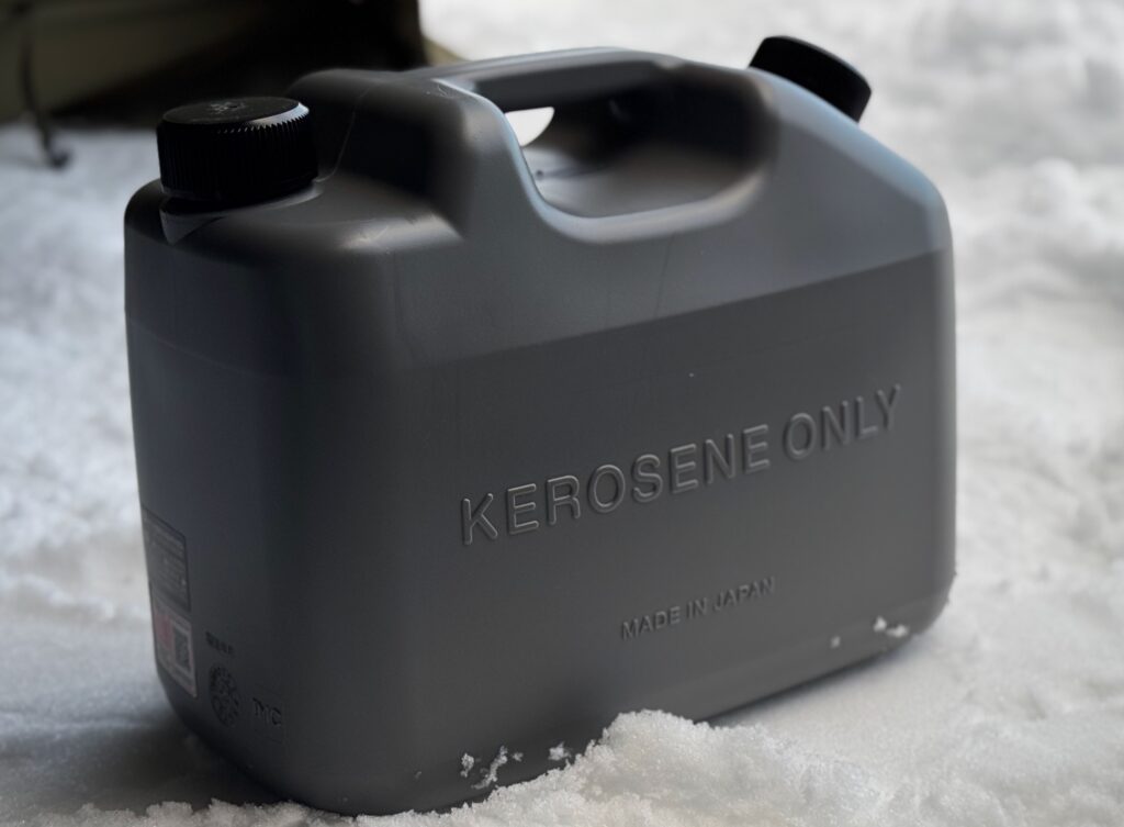 シンプルでスタイリッシュなデザインの灯油タンク